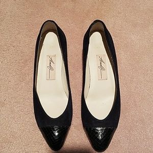 Amalfi navy women's leather shoes. Size 7b